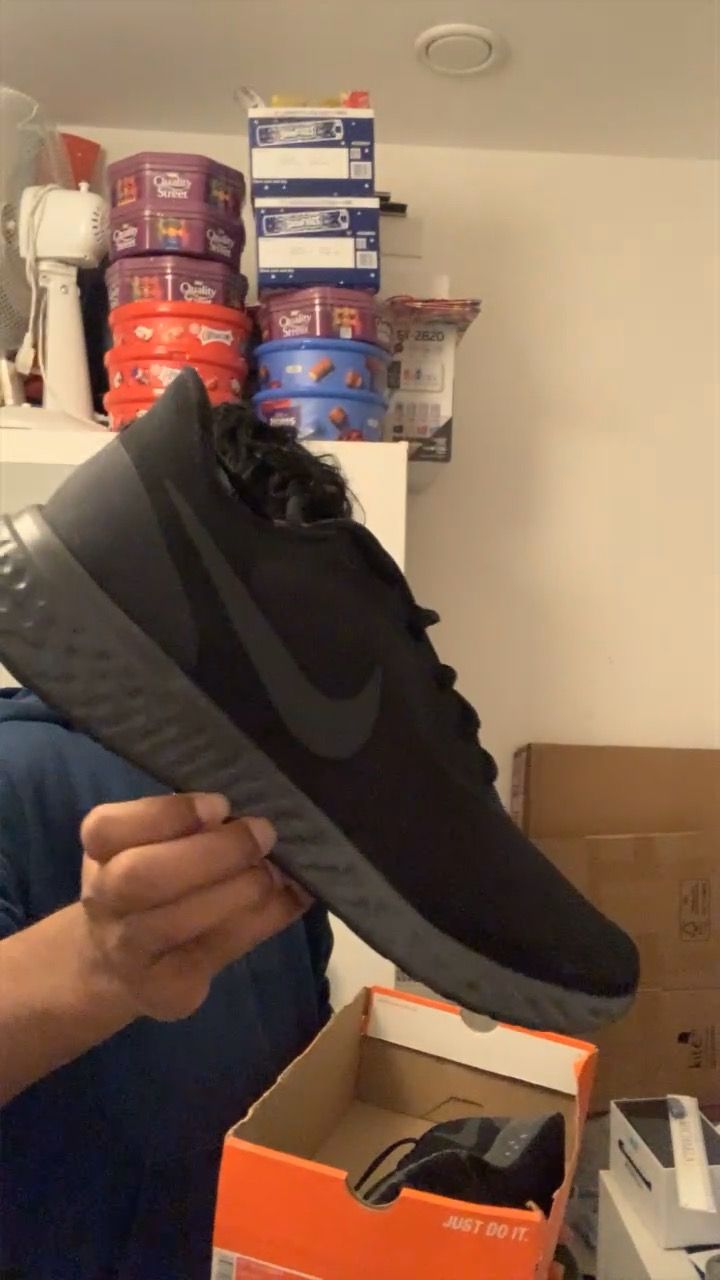 Revolution REVOLUTION 5 NIKE UK9.5 BNWB NO LID product image