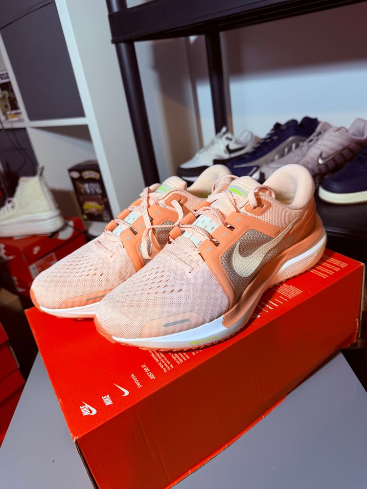 Nike Air Zoom Vomero 16 - Size 6 - Brand New Half Box