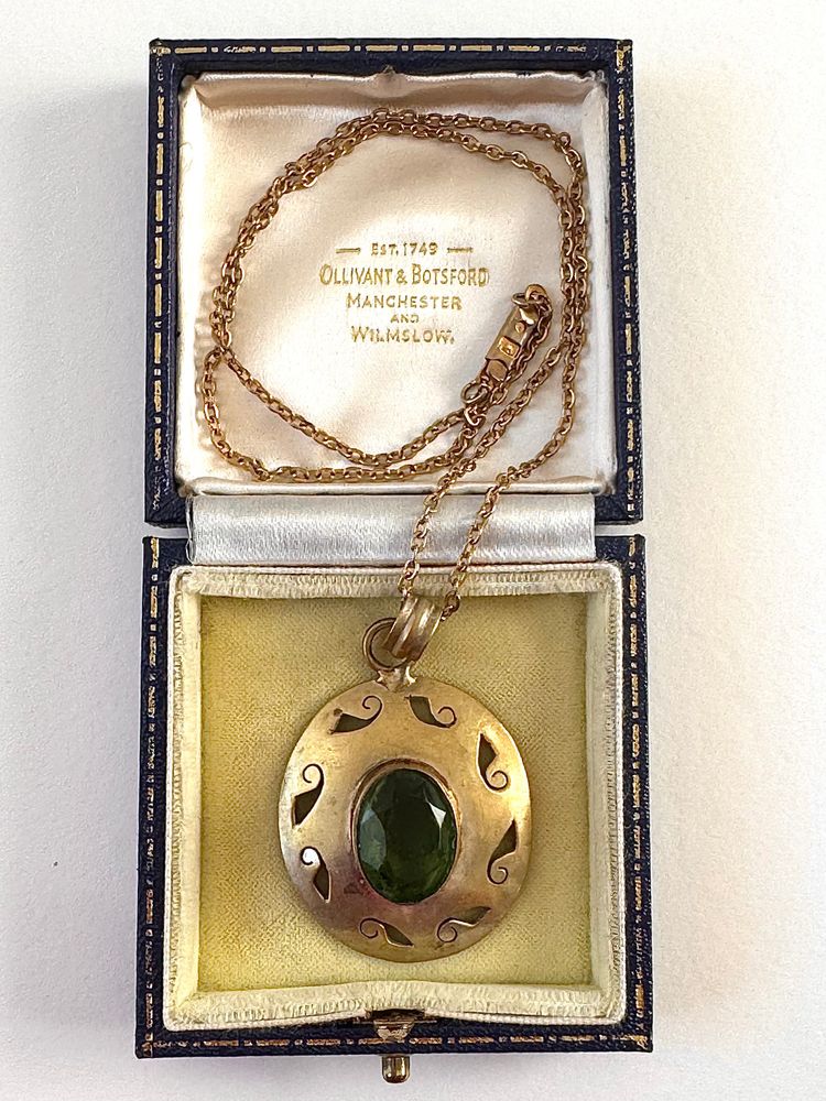 Gold-Tone Pendant Necklace With Green Stone