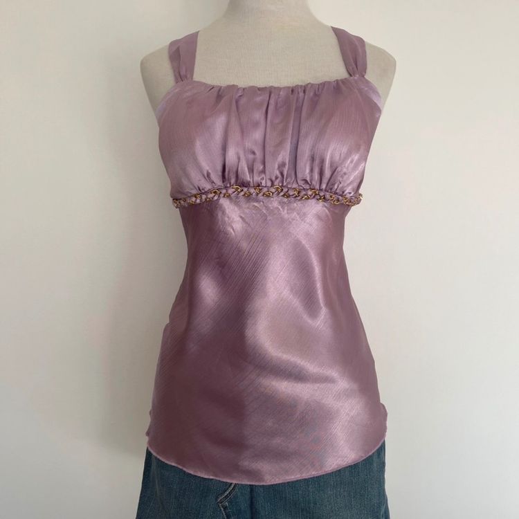 Purple Satin Sleeveless Top With Chain Detail imagen 2