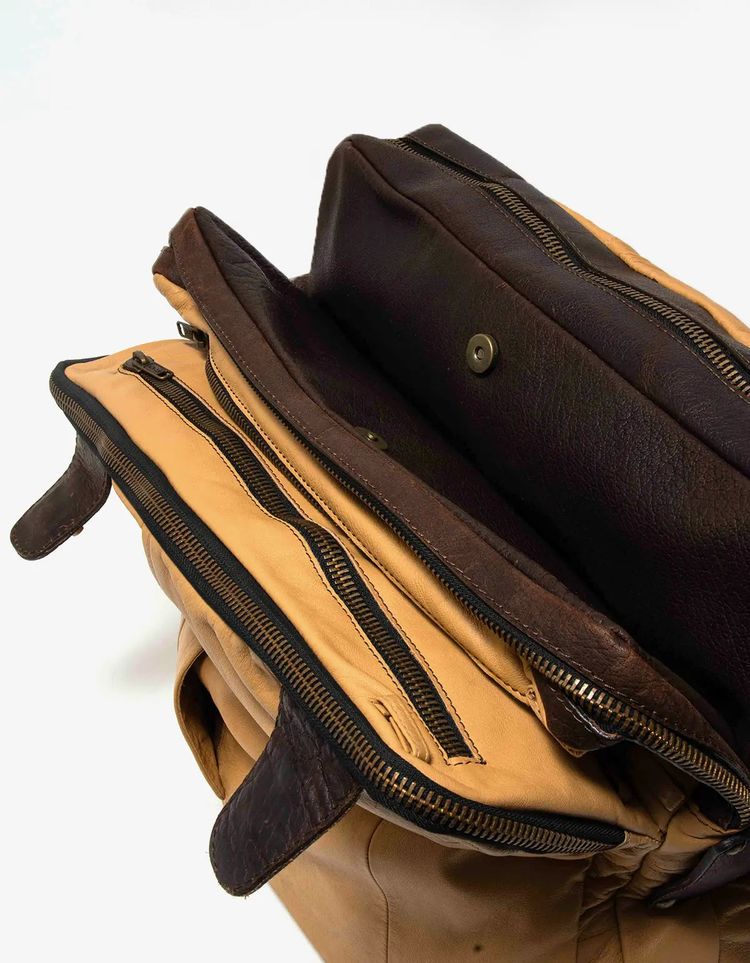 Immagine di collection PRIVÉE? Italian Lambskin & Calfskin Multi-Compartment Messenger Bag 13