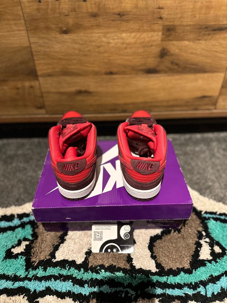 Nike dunk SB “Cherry” U.K. 4 imagen 5