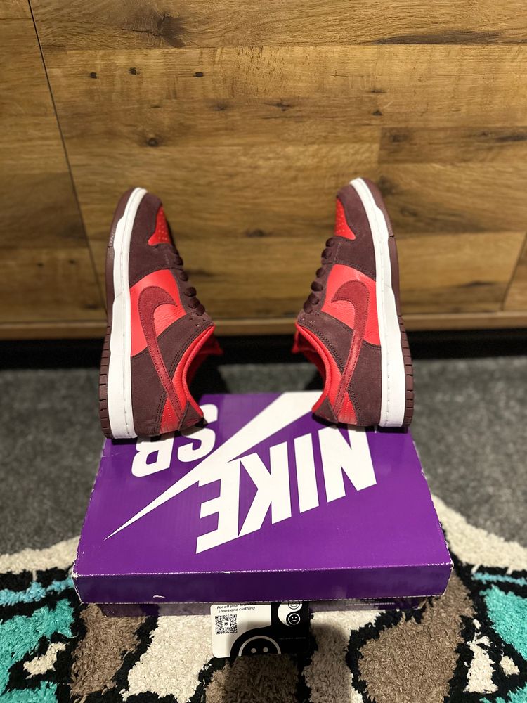 Nike dunk SB “Cherry” U.K. 4 imagen 4