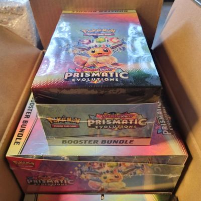 Pokémon Scarlet & Violet Prismatic Evolutions Booster Bundle