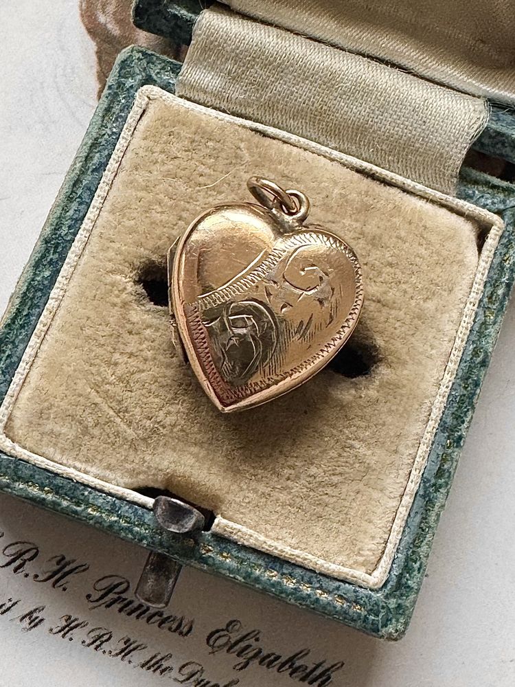 Beautiful Heart Locket Engraved Stamped Sterling Silver & 9CT Gold Original.