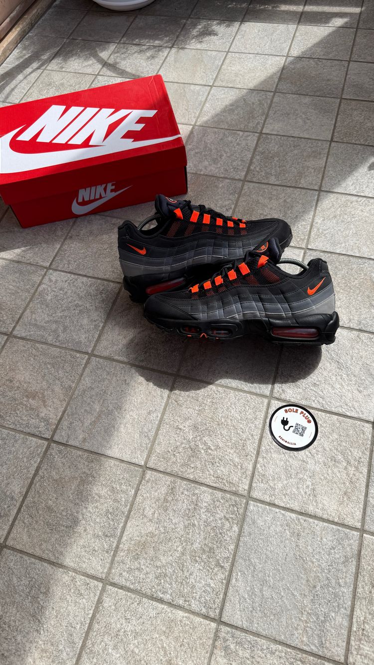 Nike Air Max 95 Hyper Crimson size 44