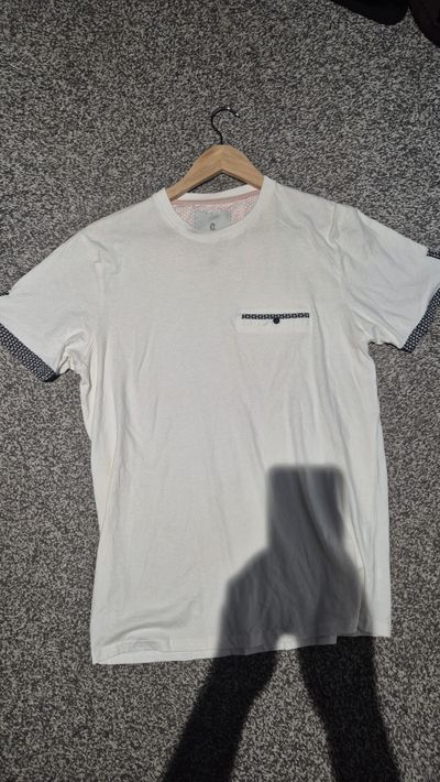 MENS SIZE L 2ND Chapter T-Shirt With Patterned Trim On Sleeves And Pocket