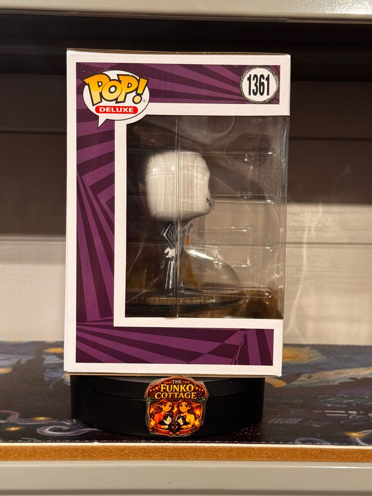 Immagine di Funko Pop Deluxe Jack Skellington With Halloween Door Vinyl Figure 2
