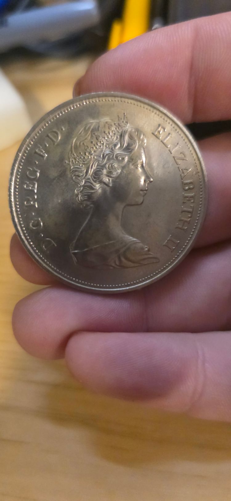 £3). 1972 commemorative coin Royal mint  image 7
