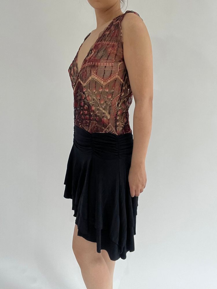 ‼️small black dress with burgundy sequin mesh detail image 2
