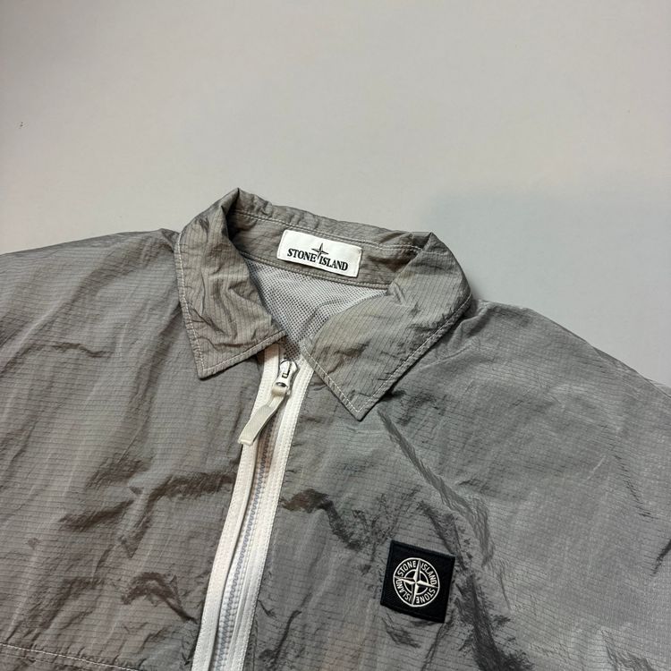 Immagine di Stone Island Silver Nylon Metal Watro Ripstop Shimmer Jacket - Medium 2