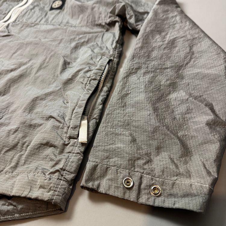 Immagine di Stone Island Silver Nylon Metal Watro Ripstop Shimmer Jacket - Medium 5