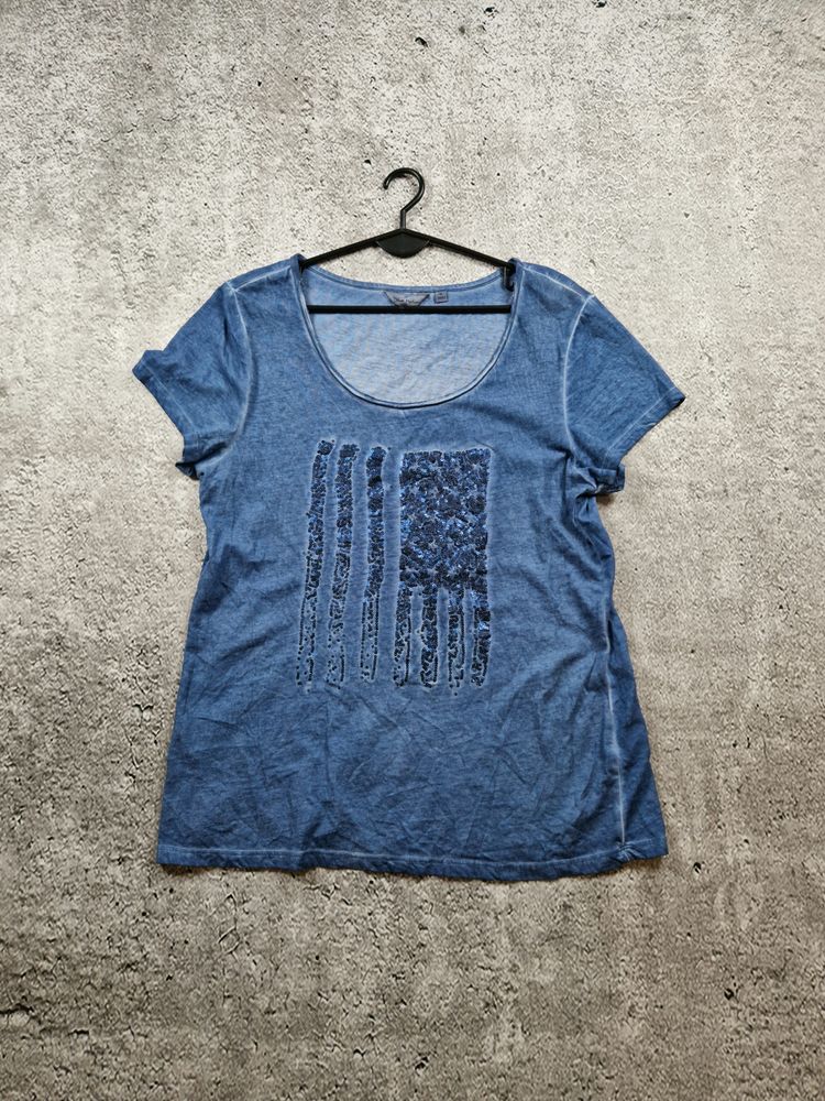 Blue Short-Sleeve T-Shirt With Flag Design