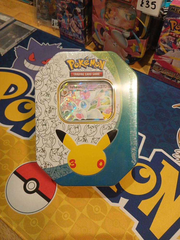 Immagine di 30th anniversary Sylveon ex Tin 1