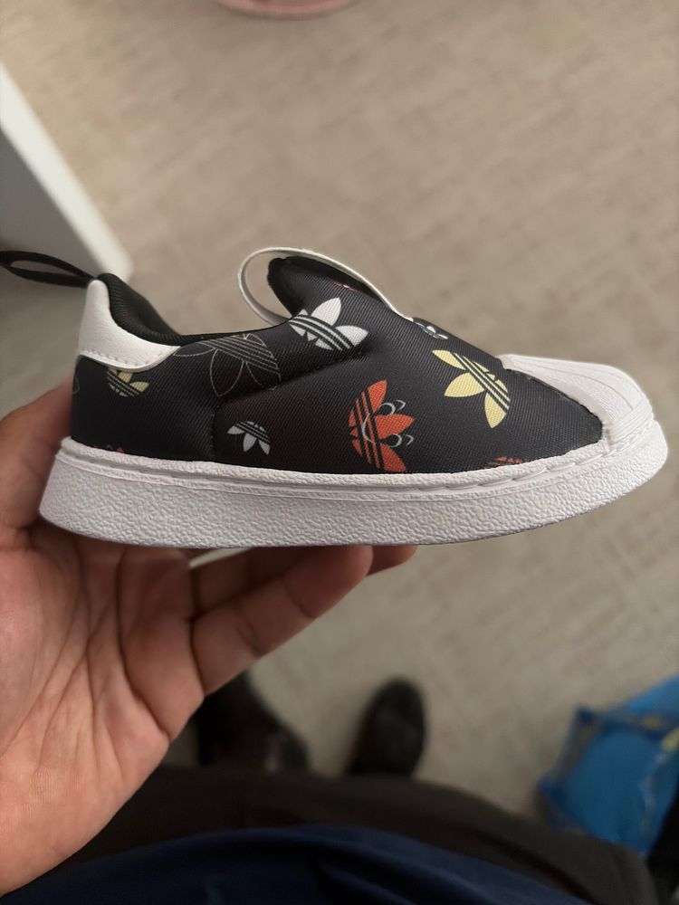 Toddlers adidas shoes