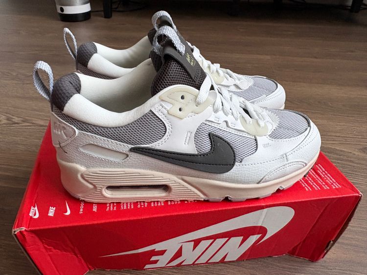 Nike Wmns Nike Air Max 90 Futura Sneakers zdjęcie produktu