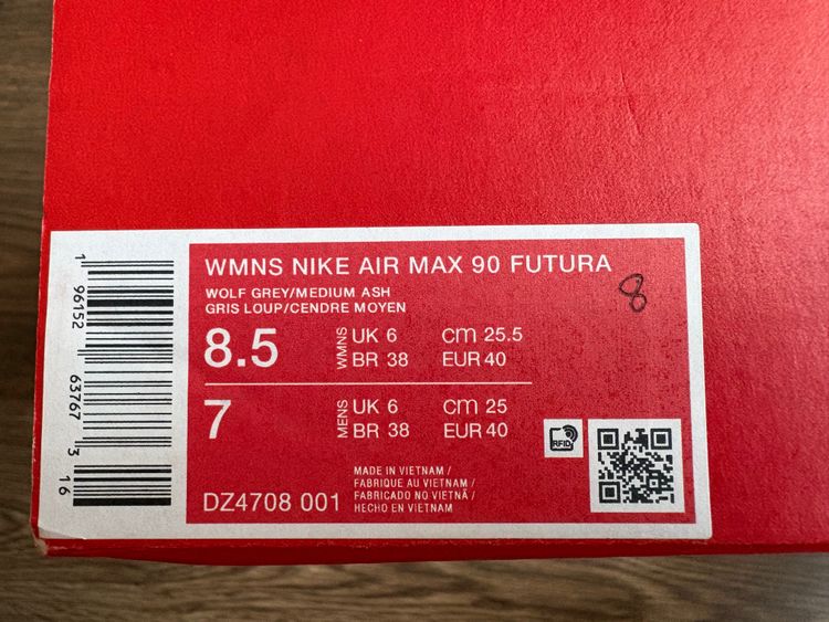 Wmns Nike Air Max 90 Futura Sneakers 7