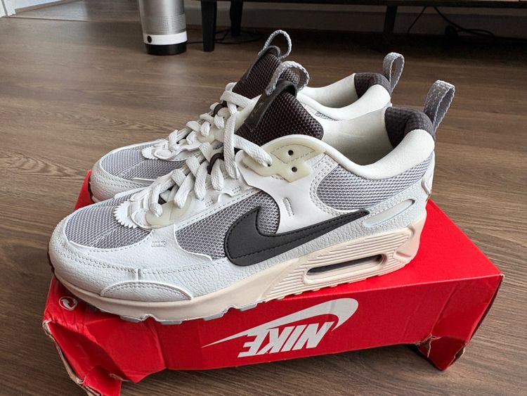 Wmns Nike Air Max 90 Futura Sneakers 3