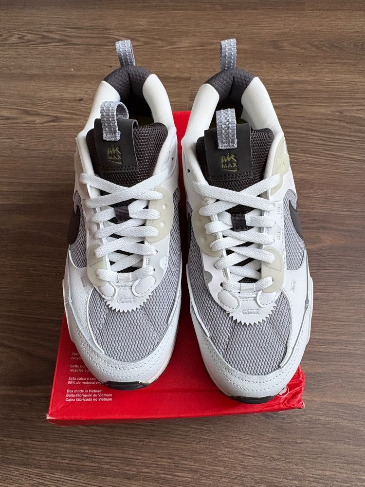 Wmns Nike Air Max 90 Futura Sneakers 4