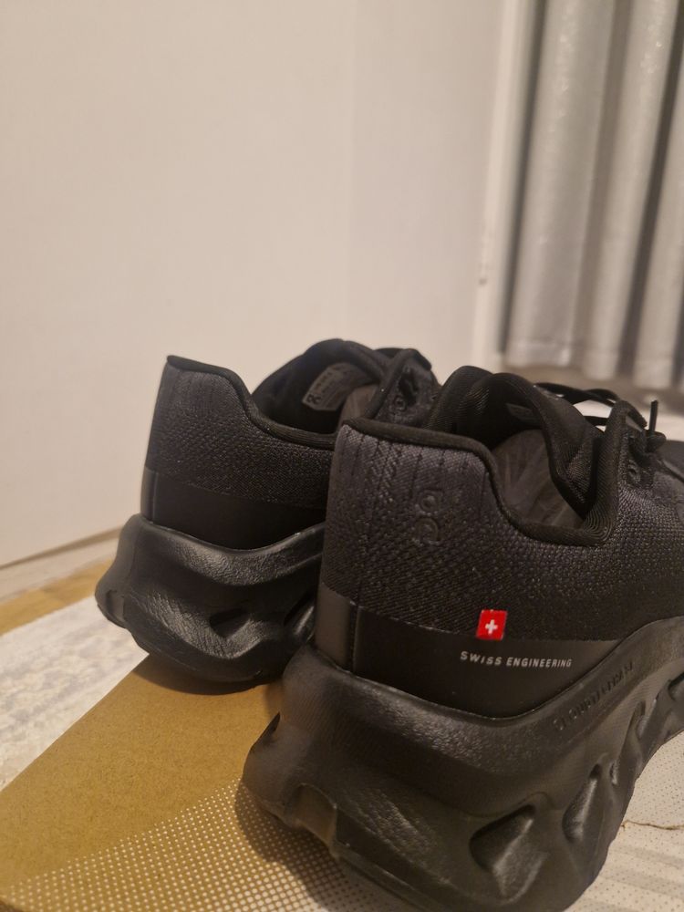 On Running cloutilt black Shoes image 2