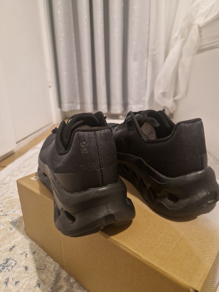 On Running cloutilt black Shoes image 5