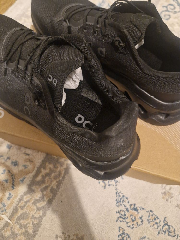 On Running cloutilt black Shoes image 4
