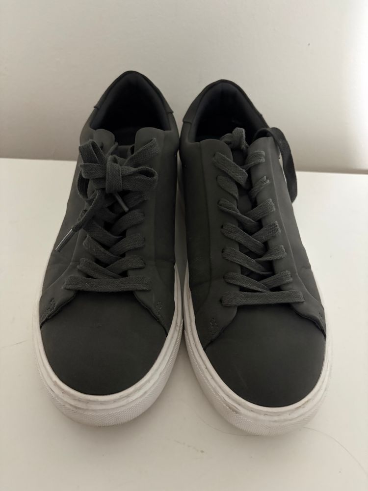Clarks Premium Classic Trainer Sneakers
