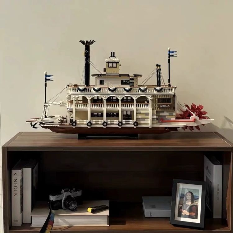 Model Paddle Steamer Boat