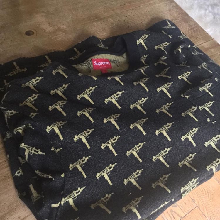 Supreme Supreme jacquard Long sleeve uzi tee in black and gold. Amazing quality and No flaws. Size L TTS. Ge product image