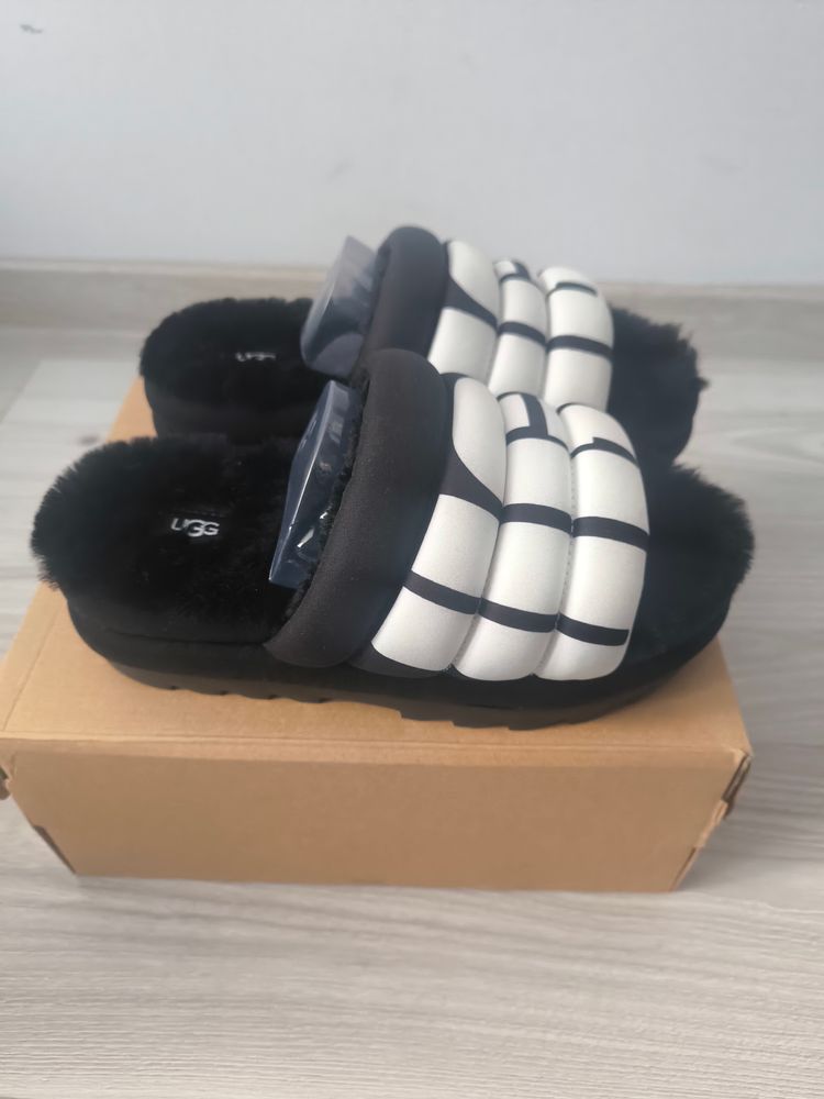 Czarne damskie Klapki UGG ocieplane wysoka podeszwa Ugg Black And White Slide Sandals imagen 2