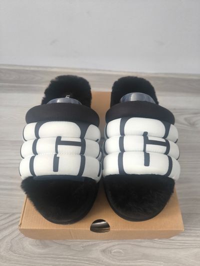 Czarne damskie Klapki UGG ocieplane wysoka podeszwa Ugg Black And White Slide Sandals