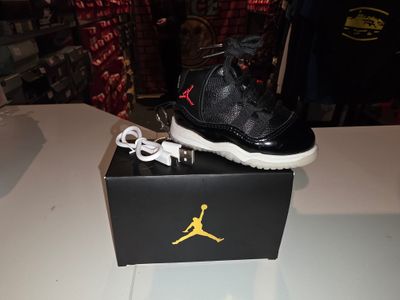 Jordan 11 Black 8000mAh Powerbank