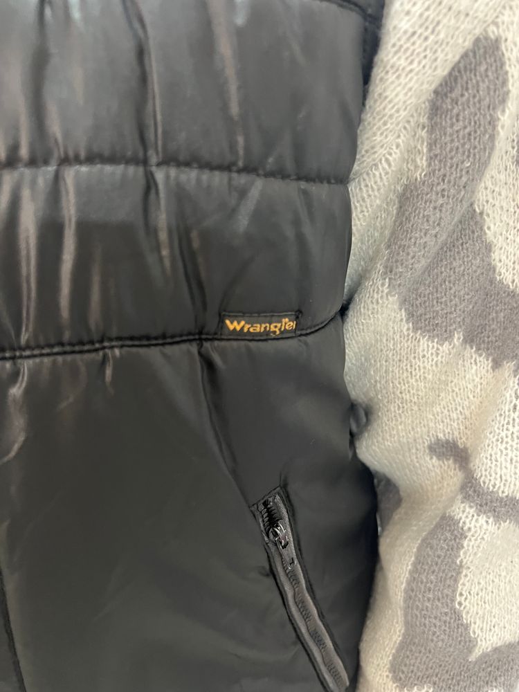 Wrangler black padded vest 2
