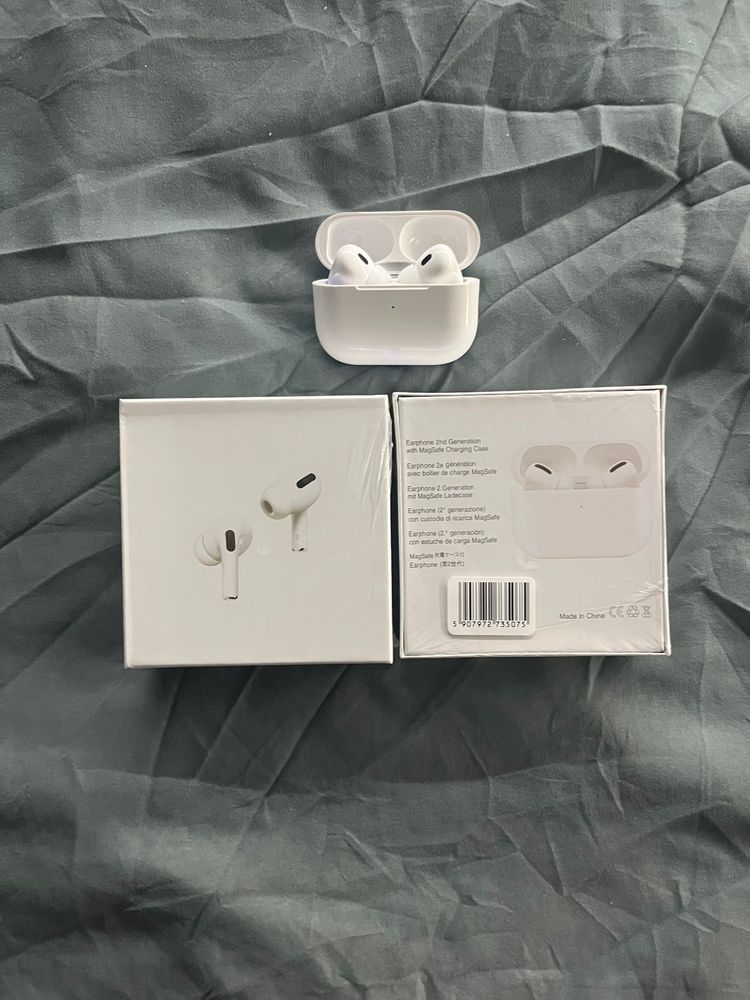 Immagine di Wireless Earbuds With Charging Case 2
