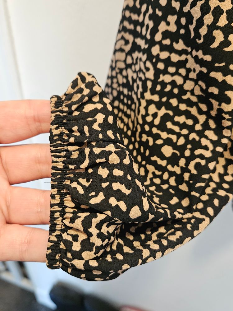 Black And Beige Patterned Long Sleeve Blouses 3