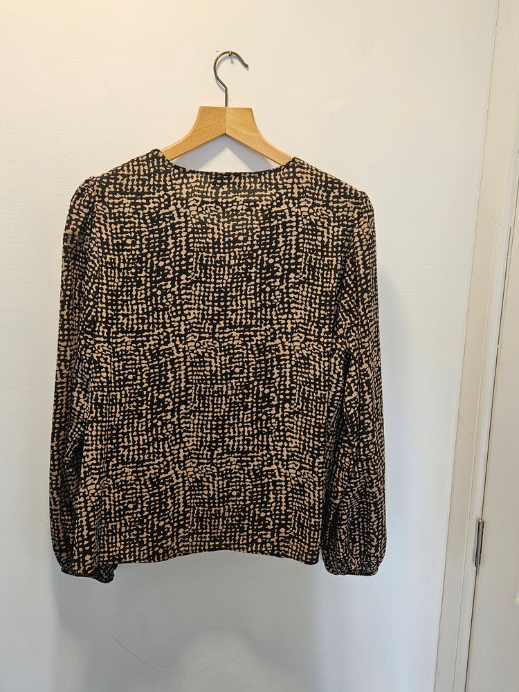 Black And Beige Patterned Long Sleeve Blouses 4