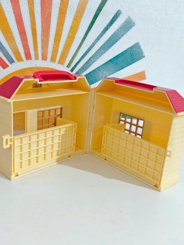 Plastic Toy House With Table image 2