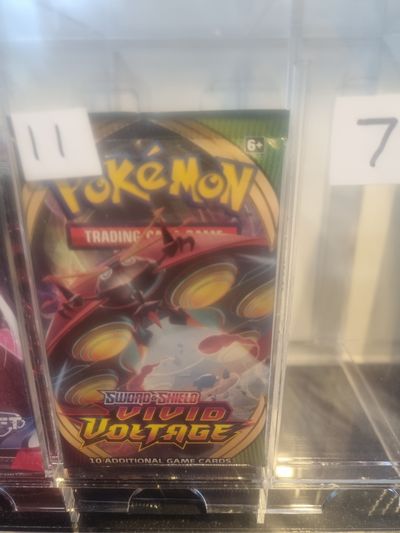 5x Pokémon Sword & Shield Vivid Voltage Trading Card Game Booster Pack