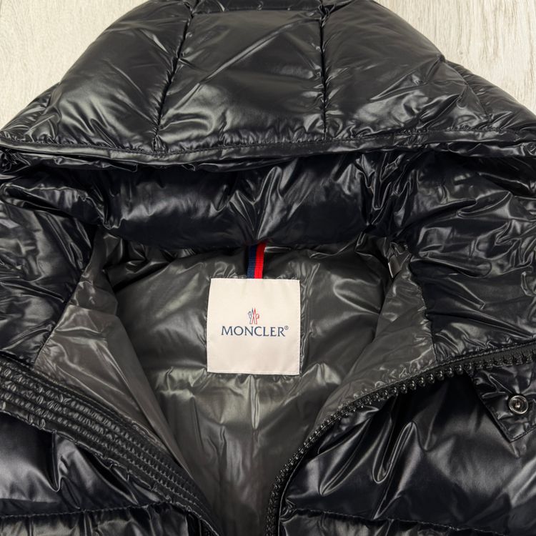 Moncler Men’s Black Maya Down Jacket obraz 11