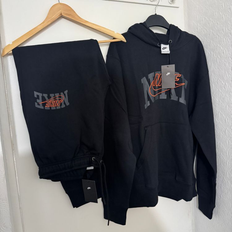 Nike Black Hoodie And Sweatpants Set