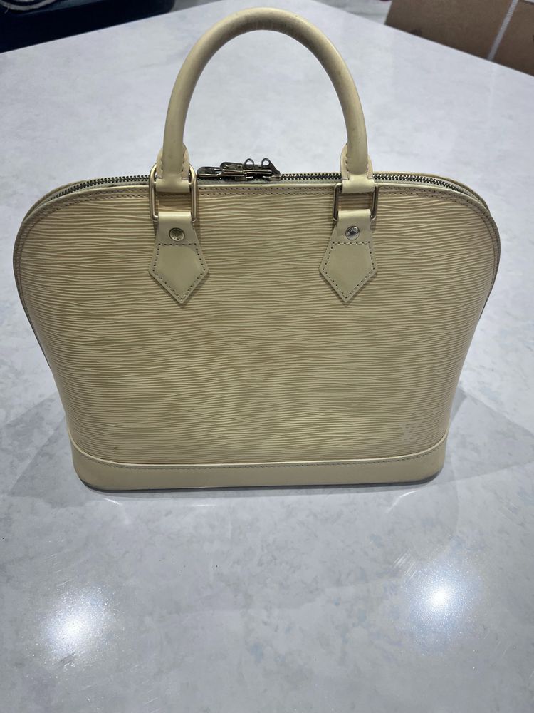 Louis Vuitton epi alma bag