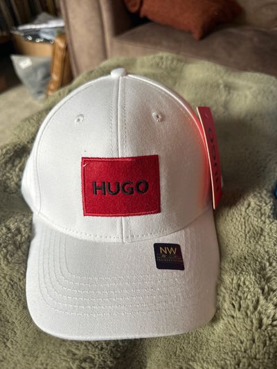 Hugo White Cap