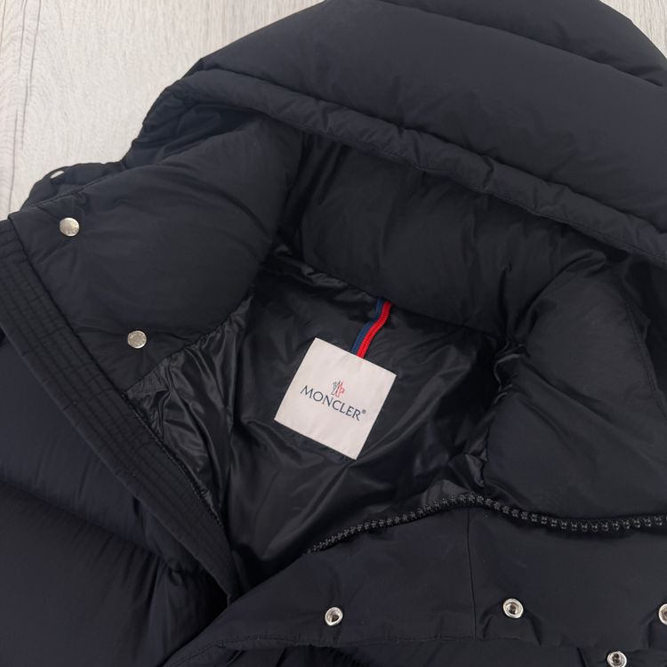Moncler Men’s Black Vezere Down Jacket - Size 4 image 8