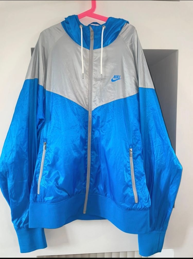 Nike windbreaker’s 