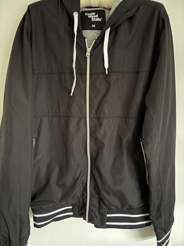 Cedar Wood State Black Hooded Jacket imagen 5