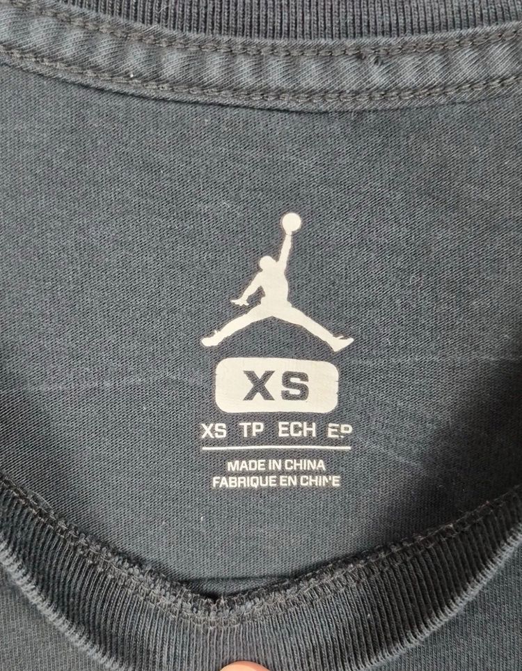 Air Jordan AJ11 Legacy T-Shirt Men’s XS Black Purple 72-10 Graphic Tee image 9