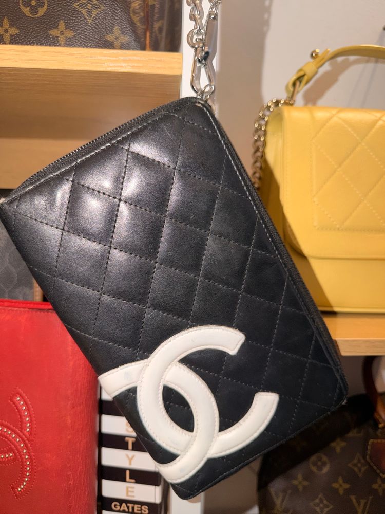 Chanel cam on Black Quilted Leather Wallet With White Logo