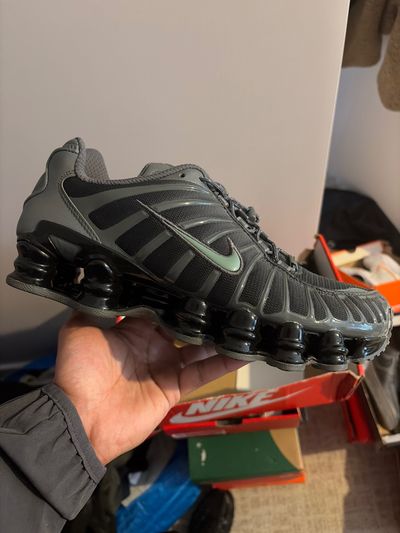 Nike Mens Shox Shoes