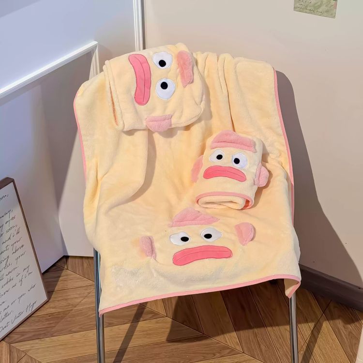 Plush Blanket With Matching Pouch And Gloves image 3