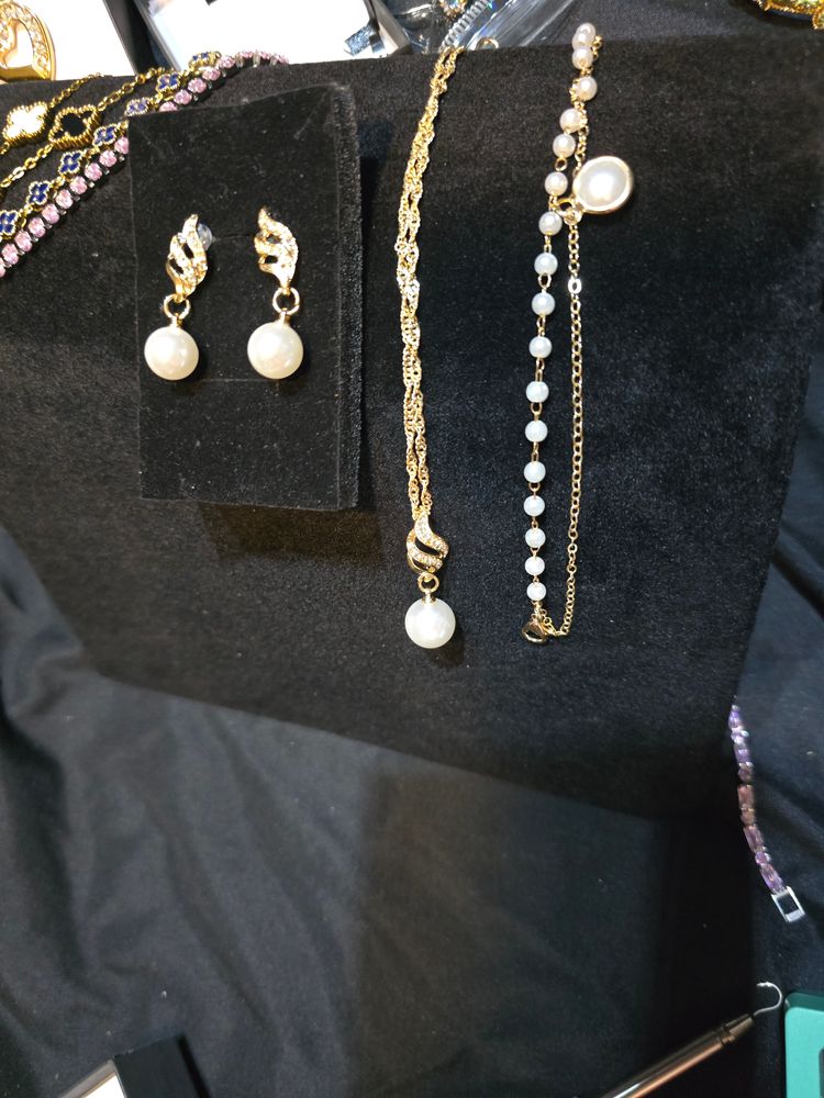 Set Elegant Jewellery Gold Tone Pearl Drop Necklace  Earrings and bracelet 2